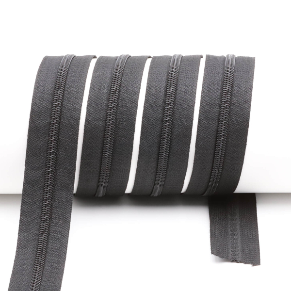 Endless zippers model "Brilliant" No. 7 / with normal spiral - black