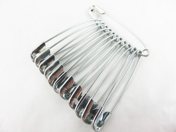 Set of 12 safety pins 60 x 7 mm / large