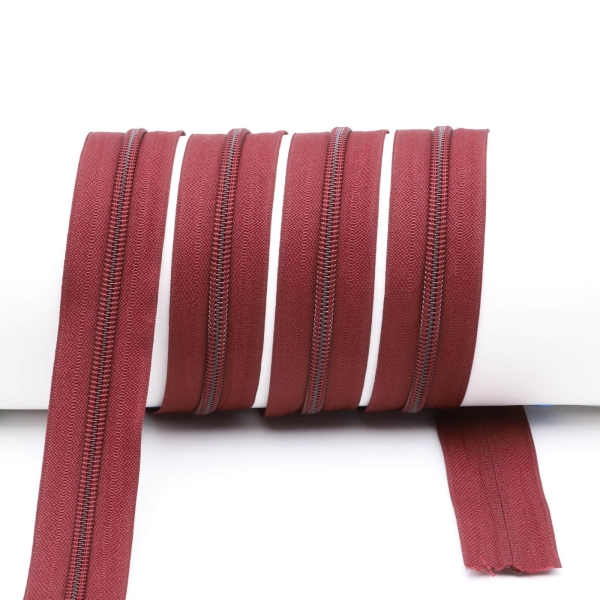 Endless zippers model "Brilliant" No. 7 / with normal spiral burgundy red